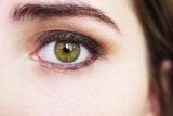 ¿Qué es bueno para engrosar las cejas?